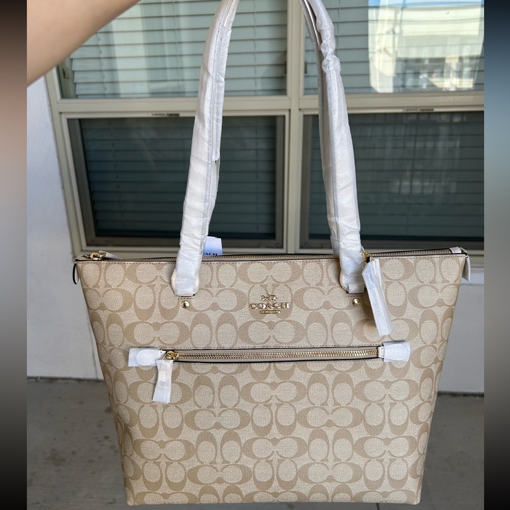 BRAND NEW Large Beige COACH Tote